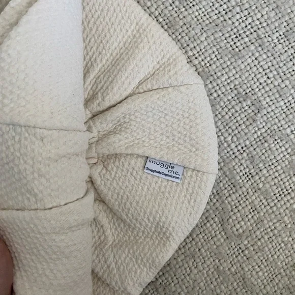 Snuggle Me Organic Lounger + 2 Covers - Picture 3 of 7